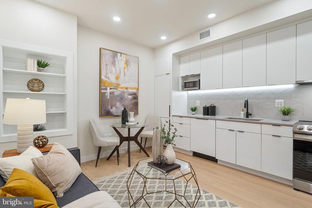 733 8th St SE Unit 1, Washington, DC 20003