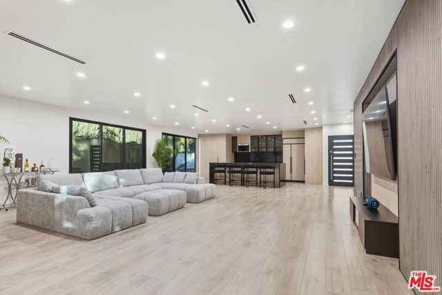 16823 Valerio Street, Los Angeles, CA 91406