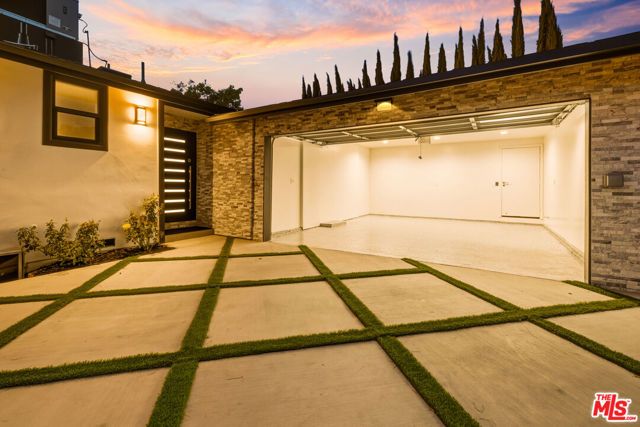 16823 Valerio Street, Los Angeles, CA 91406