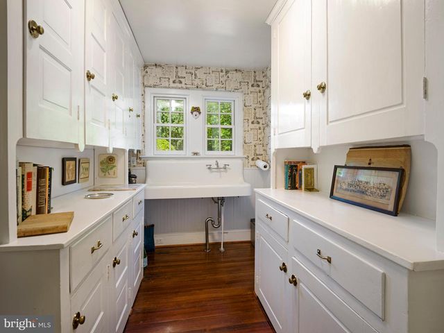 610 S WATERLOO RD, Devon, PA 19333