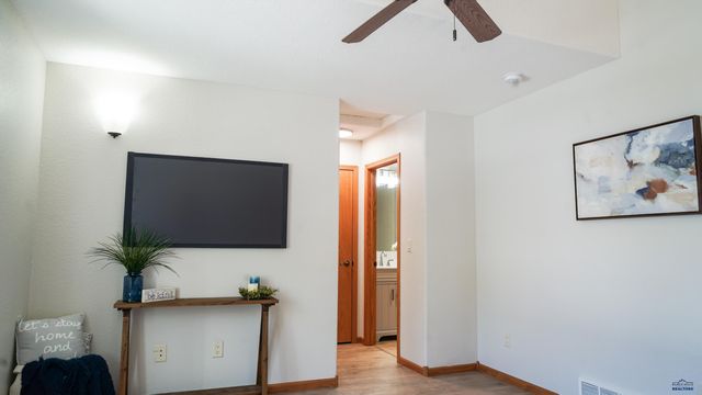 6 CALAMITY LN, Deadwood, SD 57732