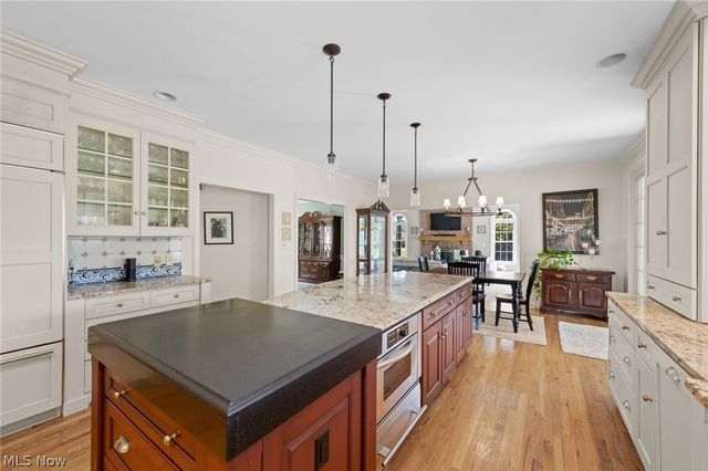 7464 Wetherburn Way, Hudson, OH 44236