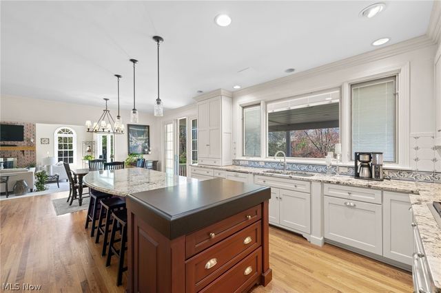 7464 Wetherburn Way, Hudson, OH 44236