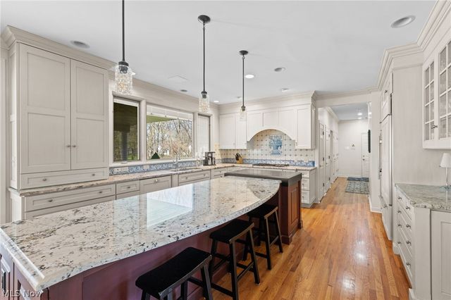 7464 Wetherburn Way, Hudson, OH 44236