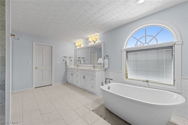 7464 Wetherburn Way, Hudson, OH 44236