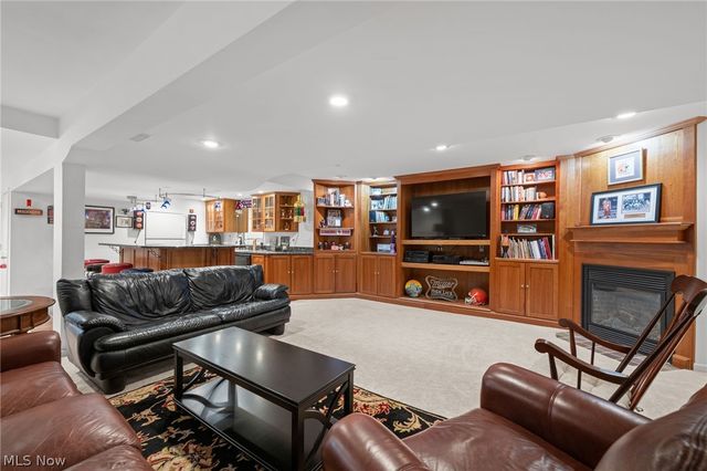 7464 Wetherburn Way, Hudson, OH 44236