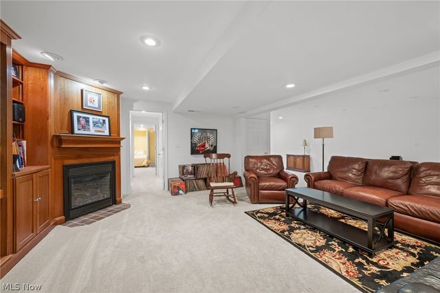 7464 Wetherburn Way, Hudson, OH 44236