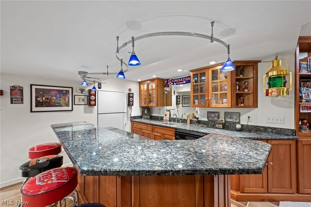 7464 Wetherburn Way, Hudson, OH 44236