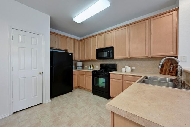 9201 Brodie LN 2001, Austin, TX 78748