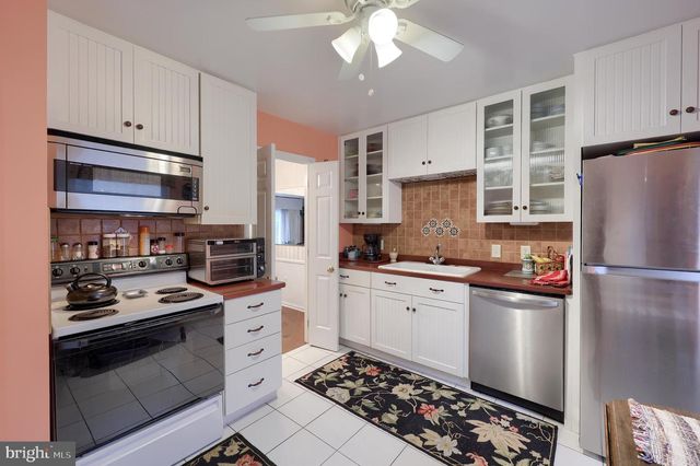 425 W CARACAS AVE, Hershey, PA 17033