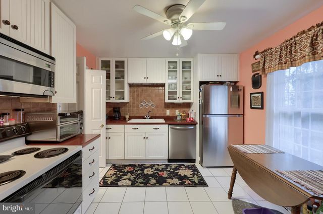 425 W CARACAS AVE, Hershey, PA 17033