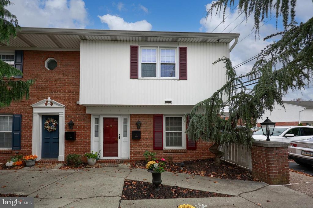 425 W CARACAS AVE, Hershey, PA 17033