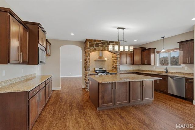 408 Mossy Brook Drive, O'fallon, MO 63366