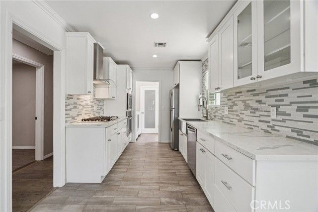 17043 Celtic Street, Granada Hills (los Angeles), CA 91344