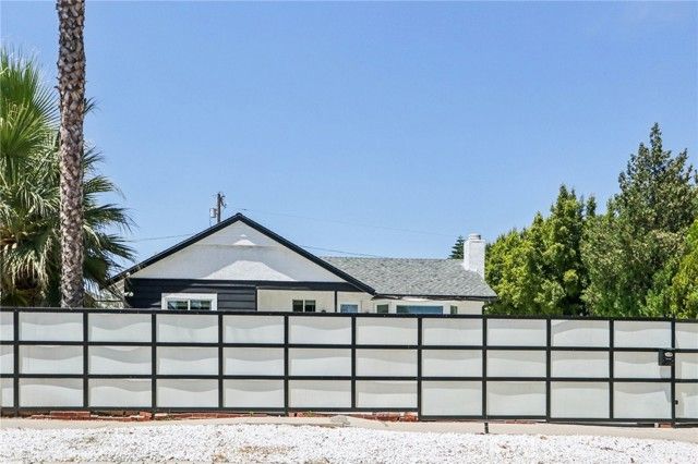 17043 Celtic Street, Granada Hills (los Angeles), CA 91344