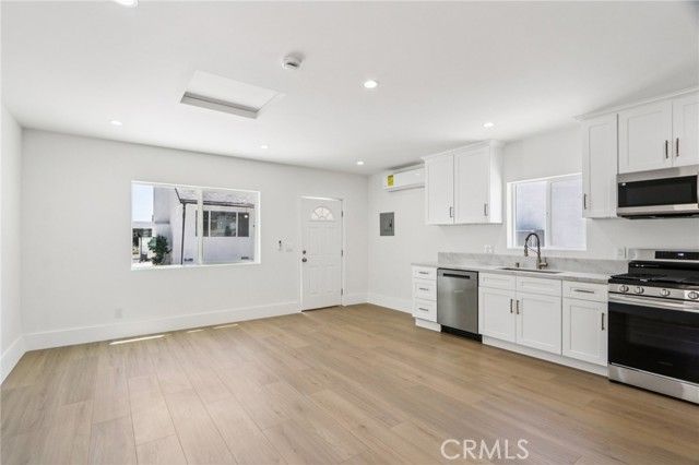 17043 Celtic Street, Granada Hills (los Angeles), CA 91344