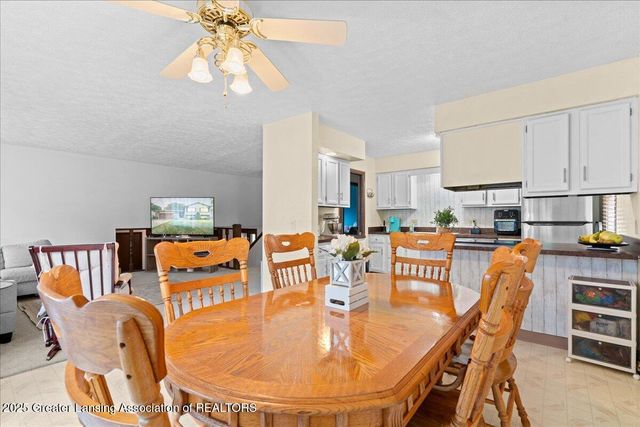 2524 Newport Dr Drive, Lansing, MI 48906