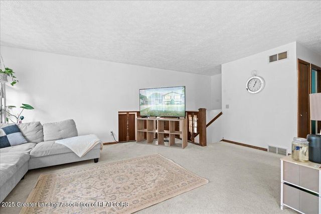 2524 Newport Dr Drive, Lansing, MI 48906