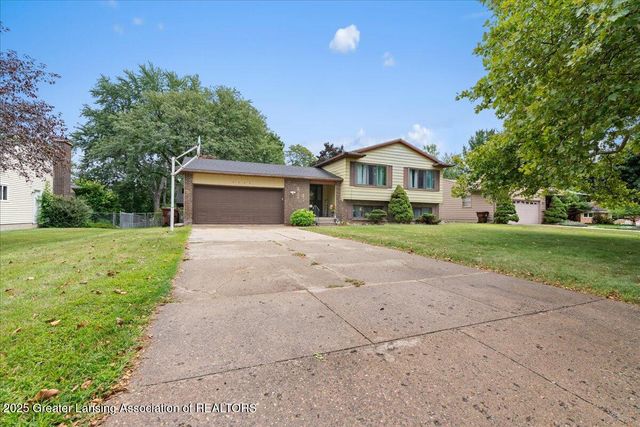 2524 Newport Dr Drive, Lansing, MI 48906