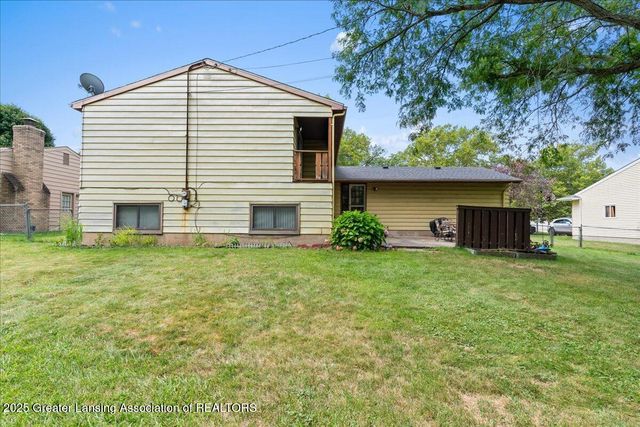 2524 Newport Dr Drive, Lansing, MI 48906