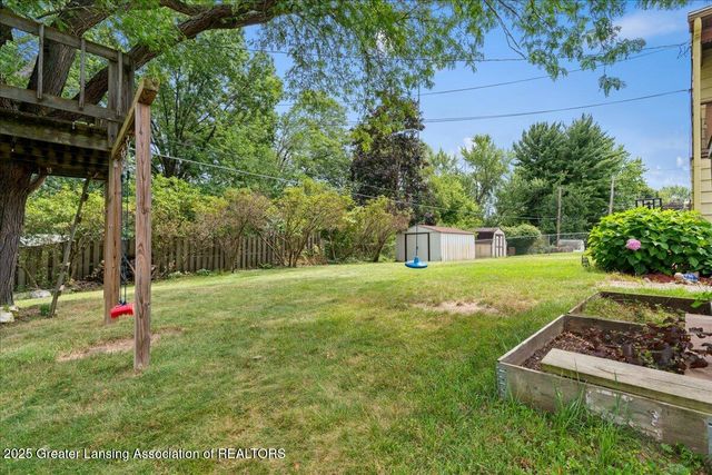 2524 Newport Dr Drive, Lansing, MI 48906