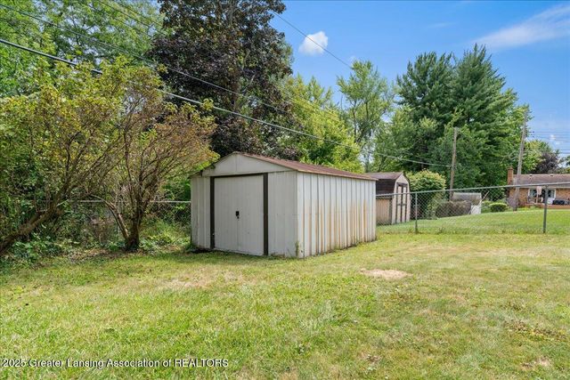 2524 Newport Dr Drive, Lansing, MI 48906