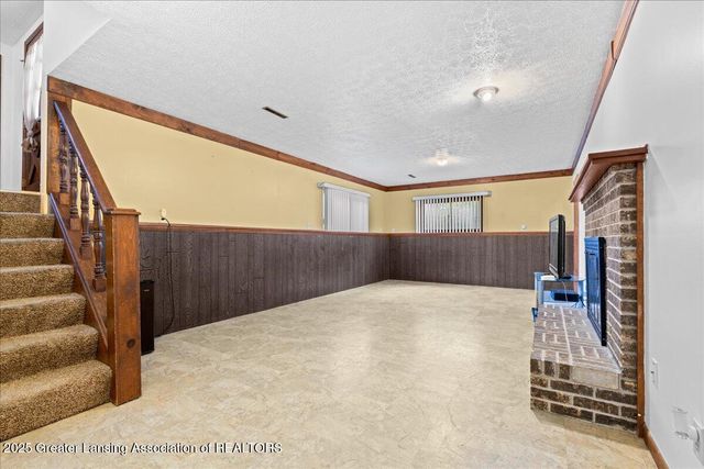 2524 Newport Dr Drive, Lansing, MI 48906