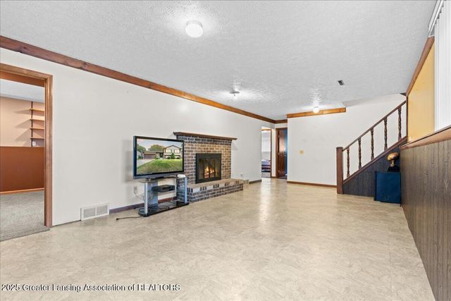 2524 Newport Dr Drive, Lansing, MI 48906