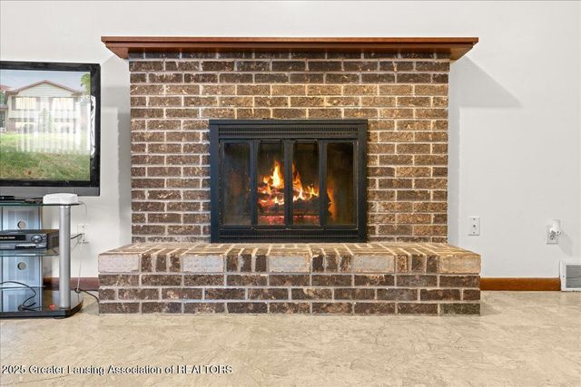 2524 Newport Dr Drive, Lansing, MI 48906