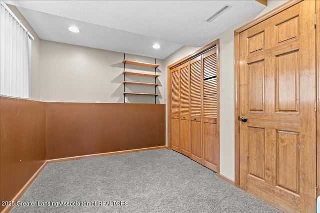 2524 Newport Dr Drive, Lansing, MI 48906