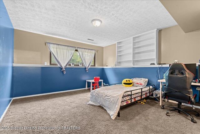 2524 Newport Dr Drive, Lansing, MI 48906