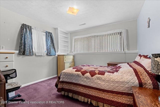 2524 Newport Dr Drive, Lansing, MI 48906