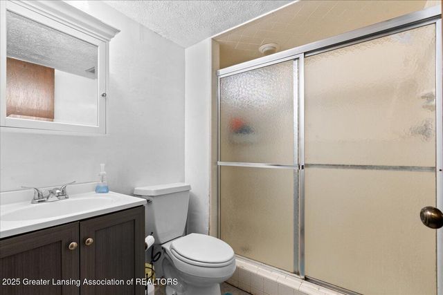 2524 Newport Dr Drive, Lansing, MI 48906