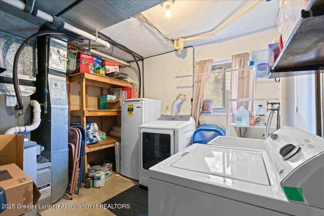 2524 Newport Dr Drive, Lansing, MI 48906