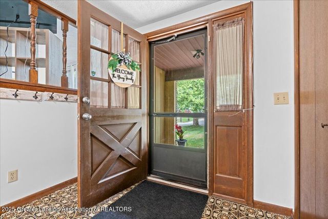 2524 Newport Dr Drive, Lansing, MI 48906