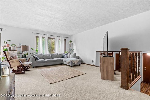 2524 Newport Dr Drive, Lansing, MI 48906