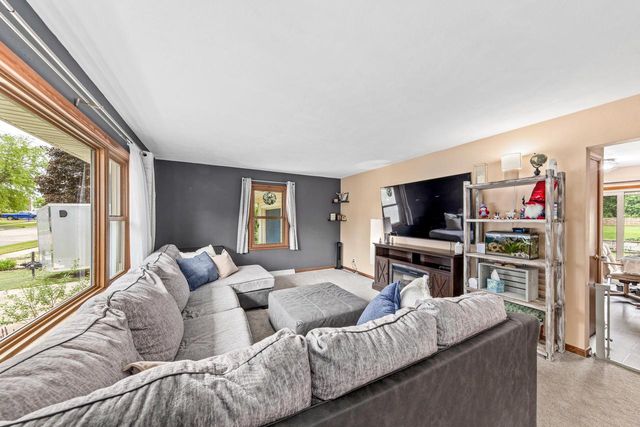 332 S Kendrick AVENUE, Burlington, WI 53105