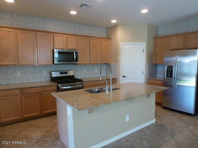 2057 W KENTON Way, San Tan Valley, AZ 85144