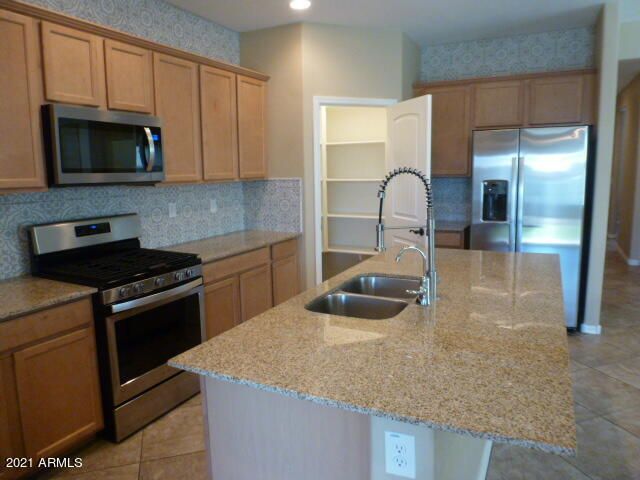 2057 W KENTON Way, San Tan Valley, AZ 85144