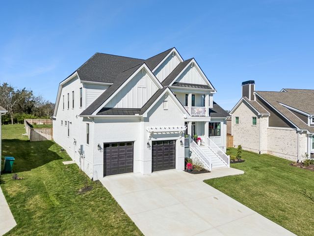 1071 Oakhall Dr, Mount Juliet, TN 37122