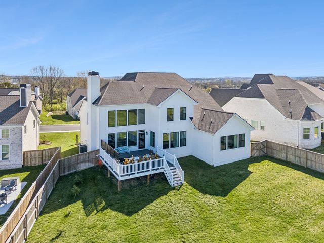 1071 Oakhall Dr, Mount Juliet, TN 37122