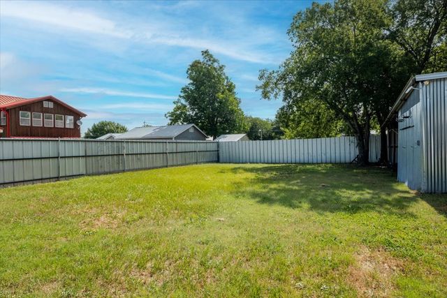 308 Hallvale Drive, White Settlement, TX 76108