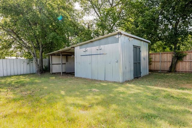 308 Hallvale Drive, White Settlement, TX 76108
