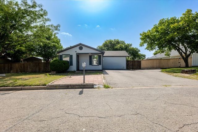 308 Hallvale Drive, White Settlement, TX 76108