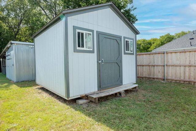 308 Hallvale Drive, White Settlement, TX 76108