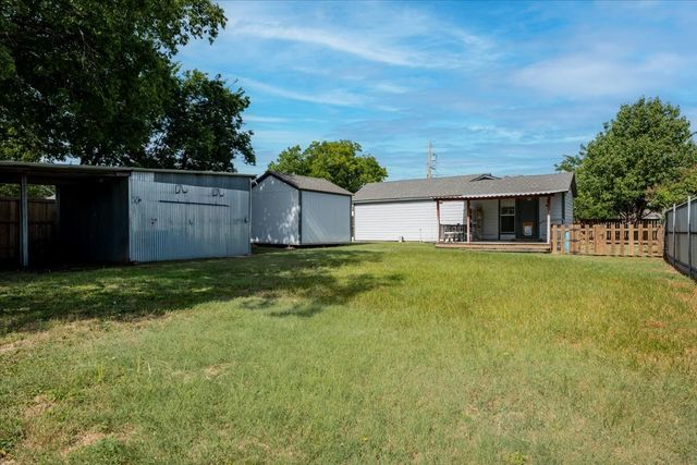 308 Hallvale Drive, White Settlement, TX 76108