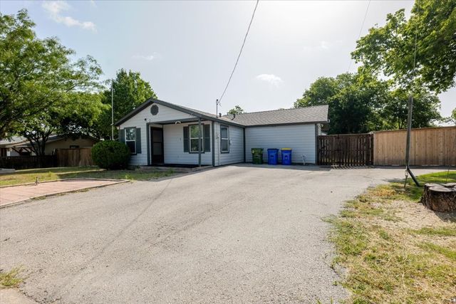 308 Hallvale Drive, White Settlement, TX 76108