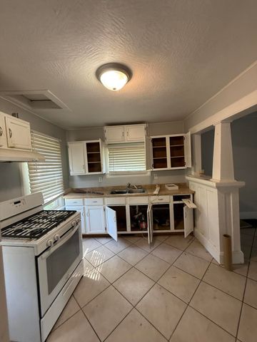 1634 N Rogers Avenue, Springfield, MO 65803