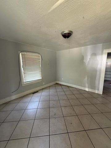 1634 N Rogers Avenue, Springfield, MO 65803