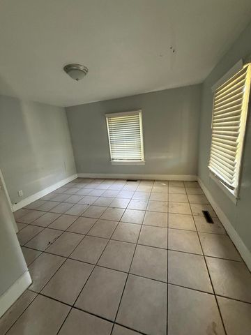 1634 N Rogers Avenue, Springfield, MO 65803